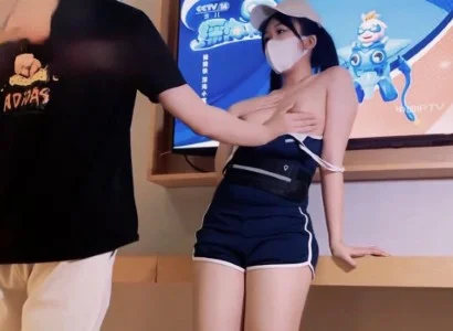 Em bán TV xinh đẹp được khách hàng may mắn