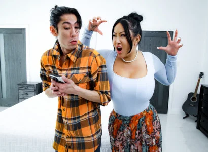 Con trai kia khiến mẹ kế xăm trổ hàng múp tới đỉnh cao