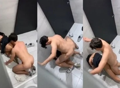 Đôi tình nhân đang quan hệ thắm thiết trong WC