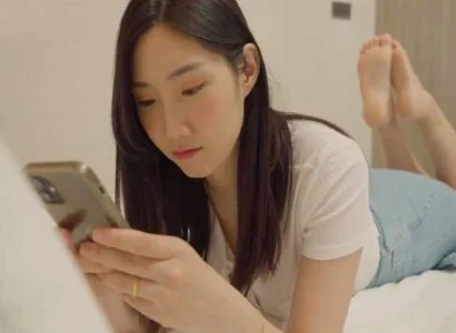 Bà vợ qua lại cùng anh nhân viên giao hàng